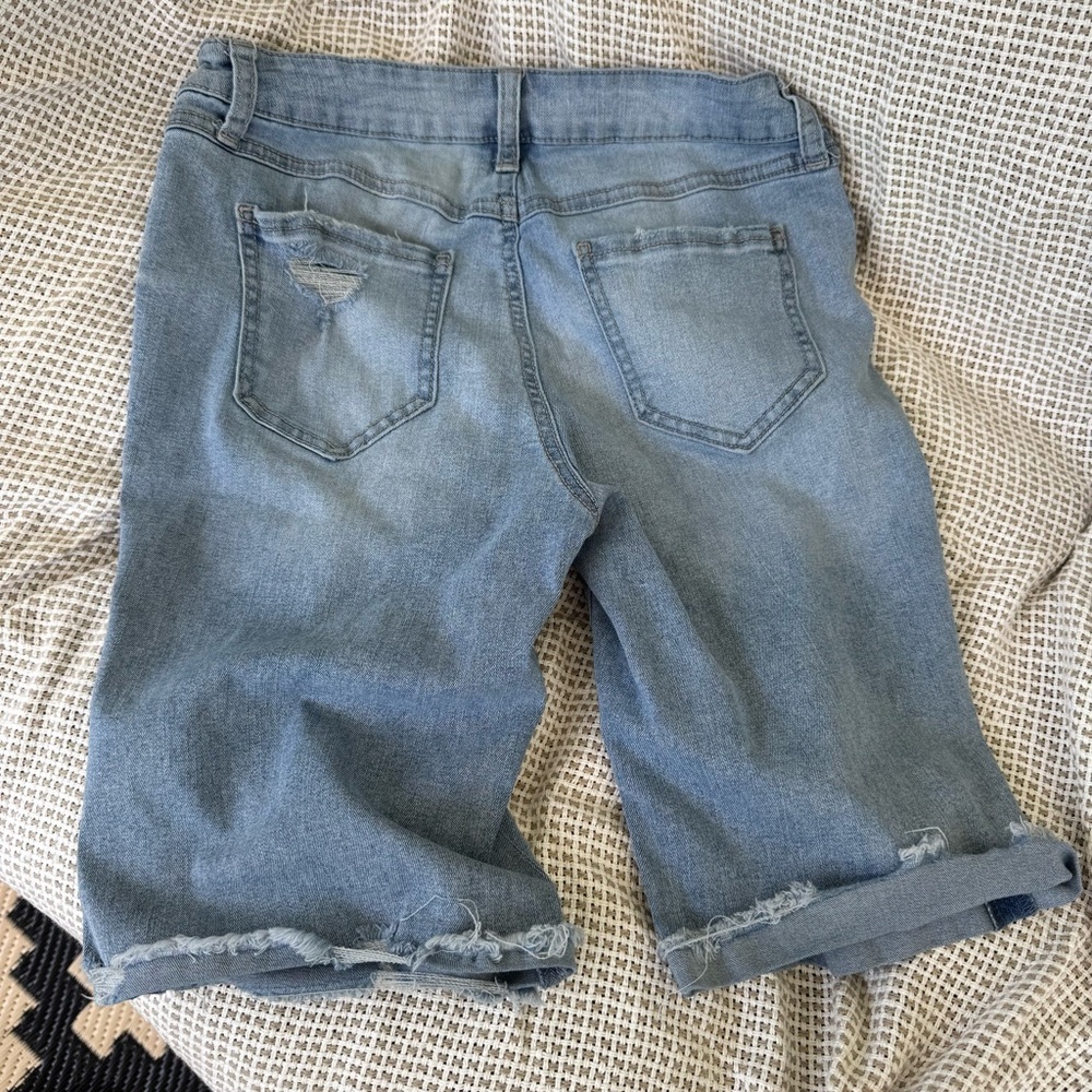 Rewash Distressed Denim Bermuda Shorts Size 3 Juniors 26 Waist Raw Hem Stretch - Picture 7 of 11